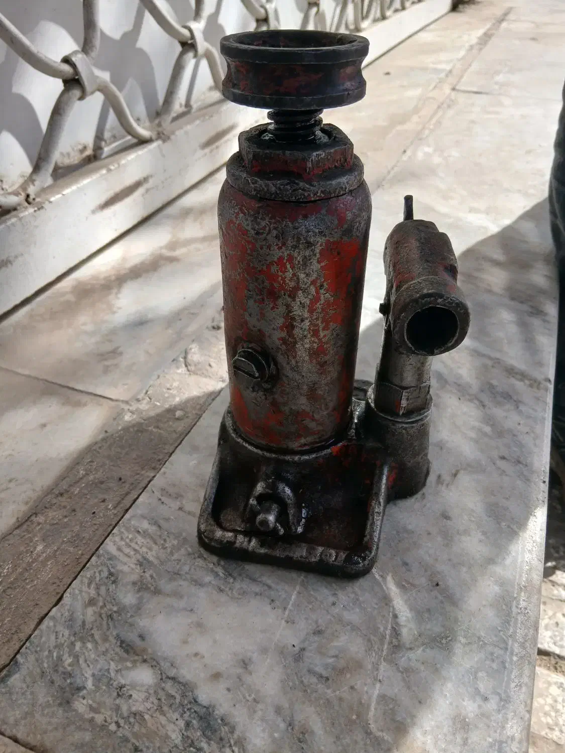 جک روغنی|ابزارآلات|تربت‌حیدریه, پائین ولایت|دیوار