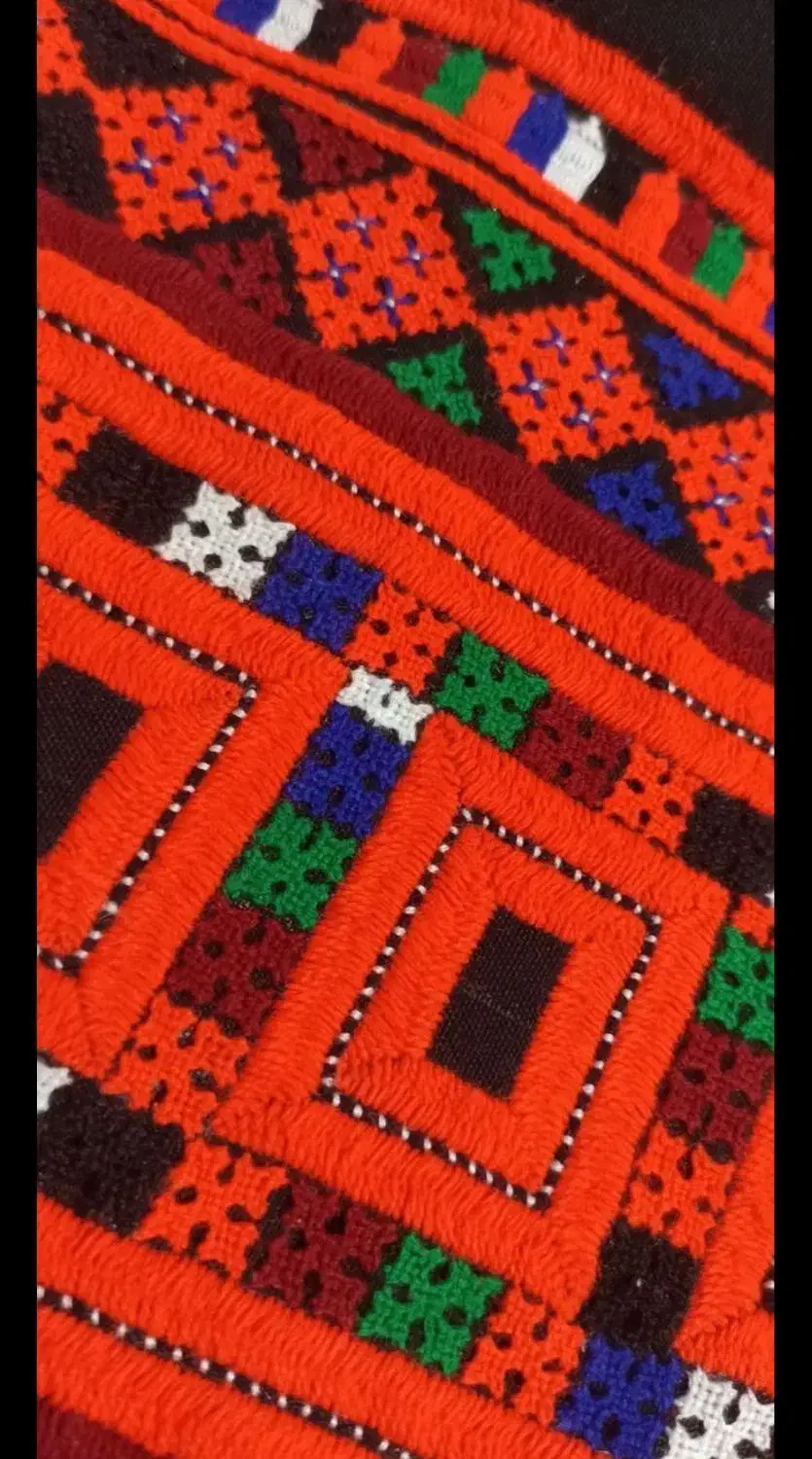 اینه|لباس|ایرانشهر, |دیوار