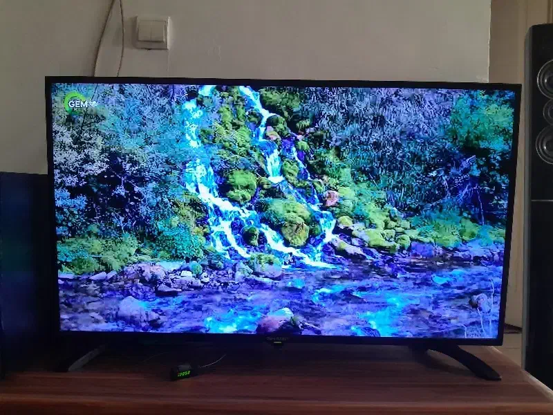 تلویزیون ۴۰ اینچ شارپ و سینما خانواده|تلویزیون و پروژکتور|محمدیه-قزوین, |دیوار