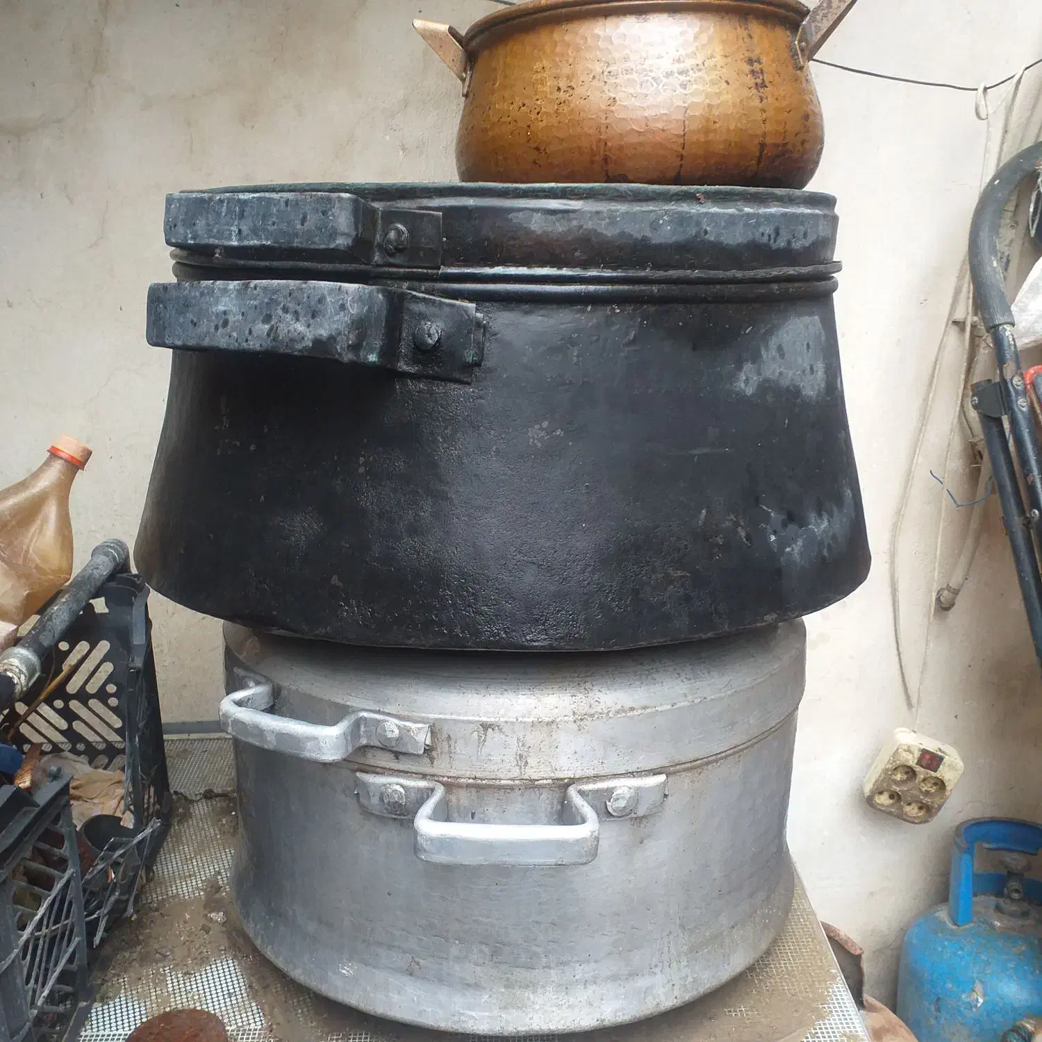 سه عدد دیگ فروشی|ظروف پخت‌وپز|گنبد کاووس, |دیوار