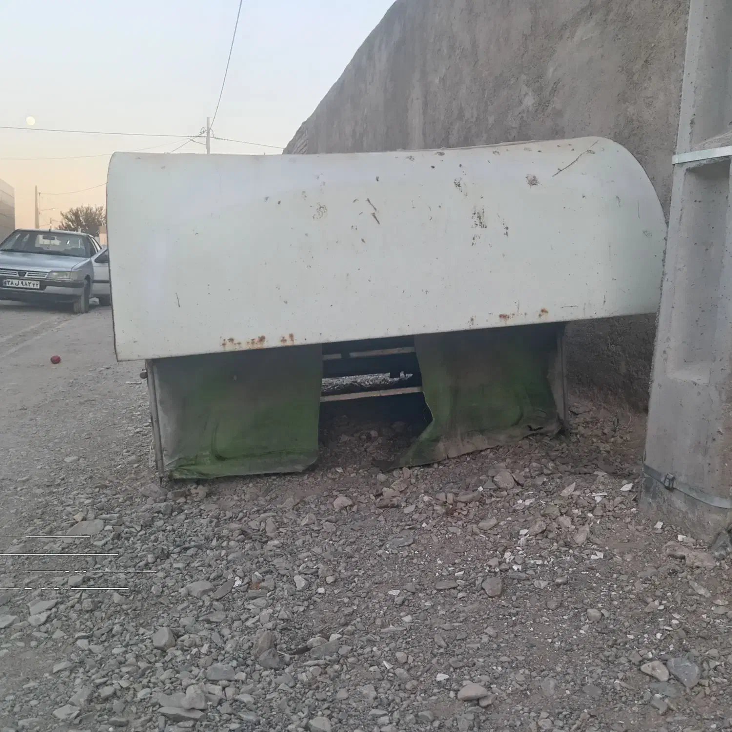 اتاق وانت پیکان|قطعات یدکی و لوازم جانبی|تربتحیدریه, منظر|دیوار