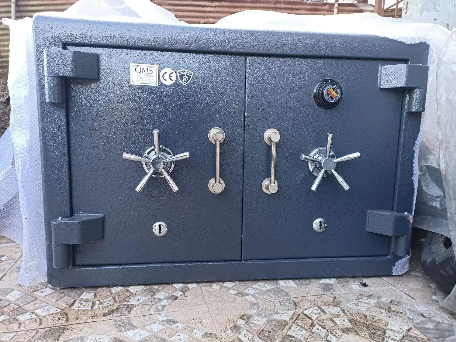 گاو صندوق|ابزارآلات|رودسر, |دیوار