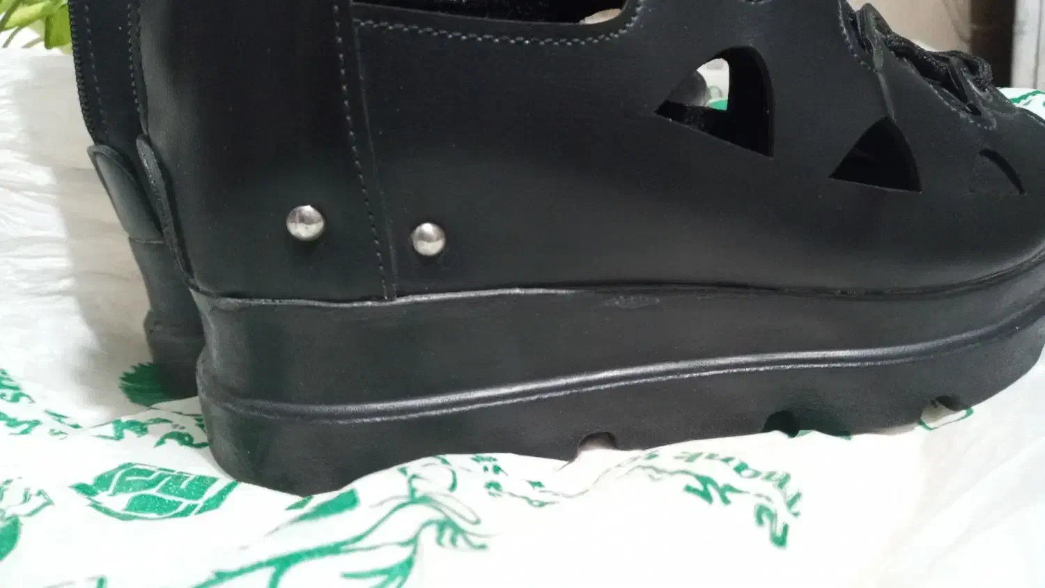 لژ مخفی|کیف، کفش، کمربند|قم, پامنار|دیوار