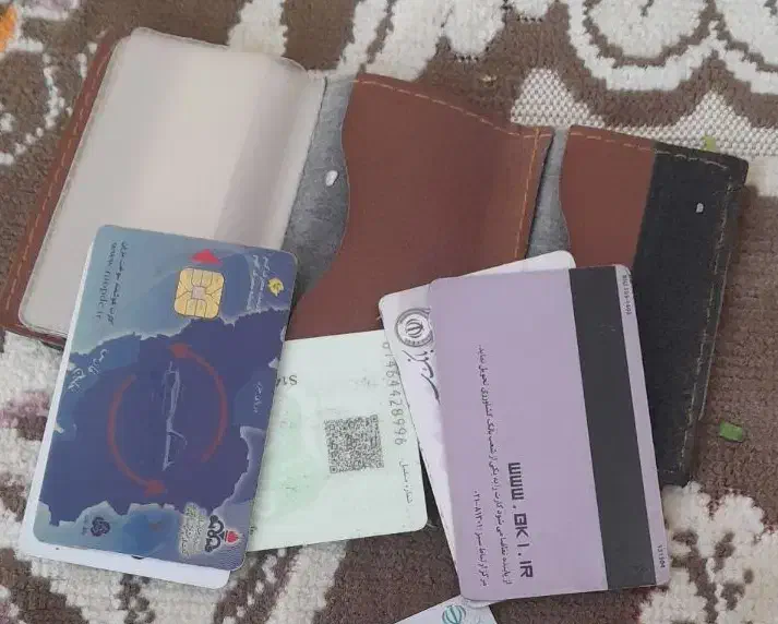 کیف مدارک پیداشده|اشیا|سبزوار, قصبه شرقی|دیوار