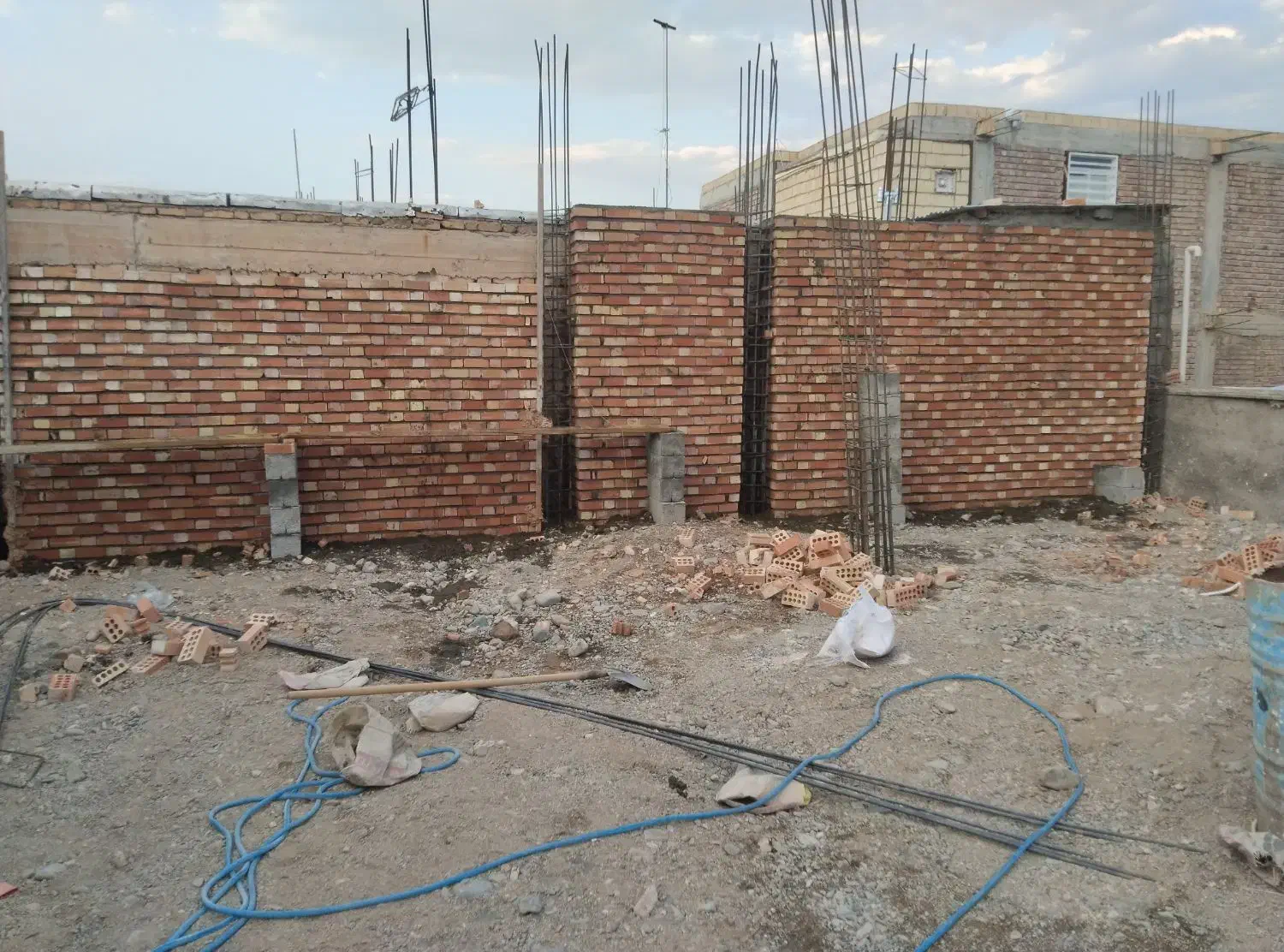 استا بنا آجر 35ساتنی سیمان کاری شیب گیری کف سازی|خدمات پیشه و مهارت|جیرفت, |دیوار