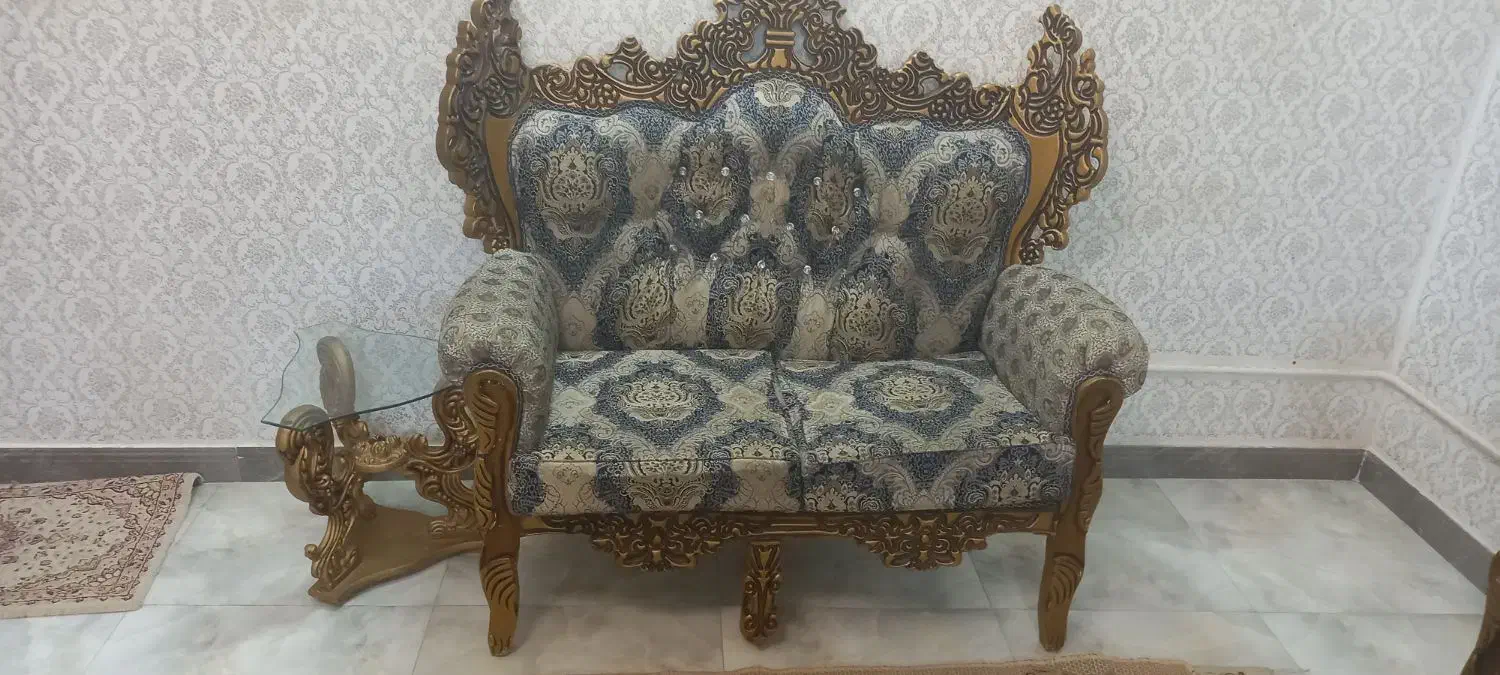 یک دست مبل ۷ نفره همراه میز وسط و عسلی سالم|مبلمان خانگی و میز عسلی|کوهسار (البرز), |دیوار