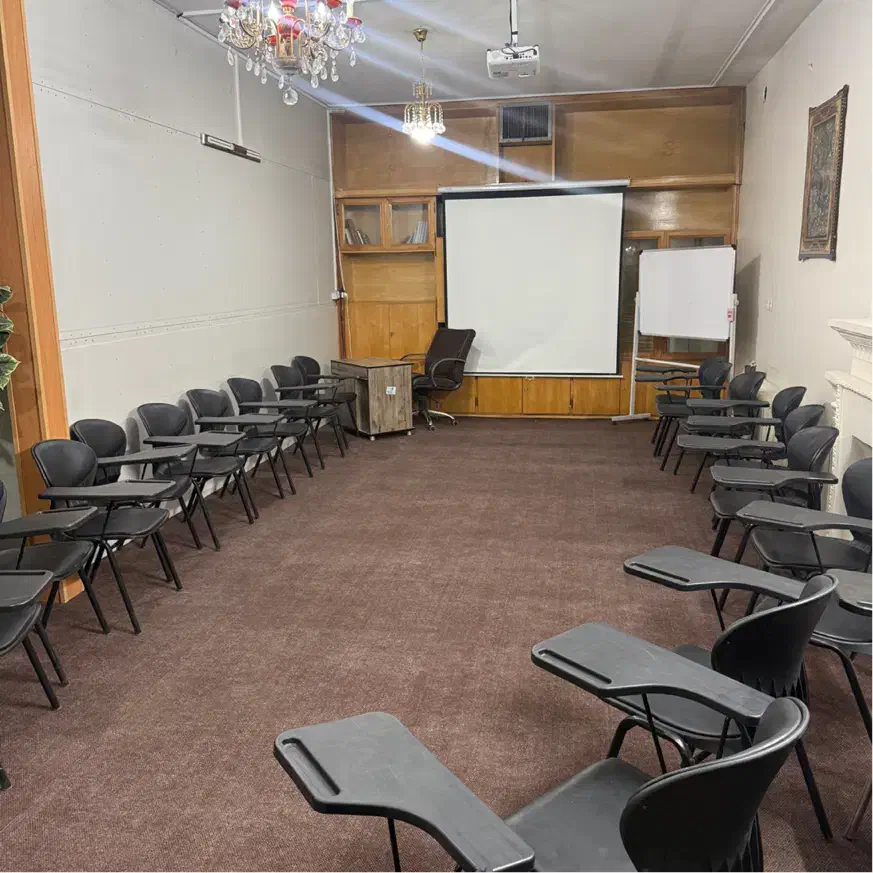 اجاره روزانه  سالن آموزشی ۵۰ متری در سعادت‌آباد|اجارهٔ کوتاه‌مدت دفتر کار و فضای آموزشی|اصفهان, سعادت‌آباد|دیوار