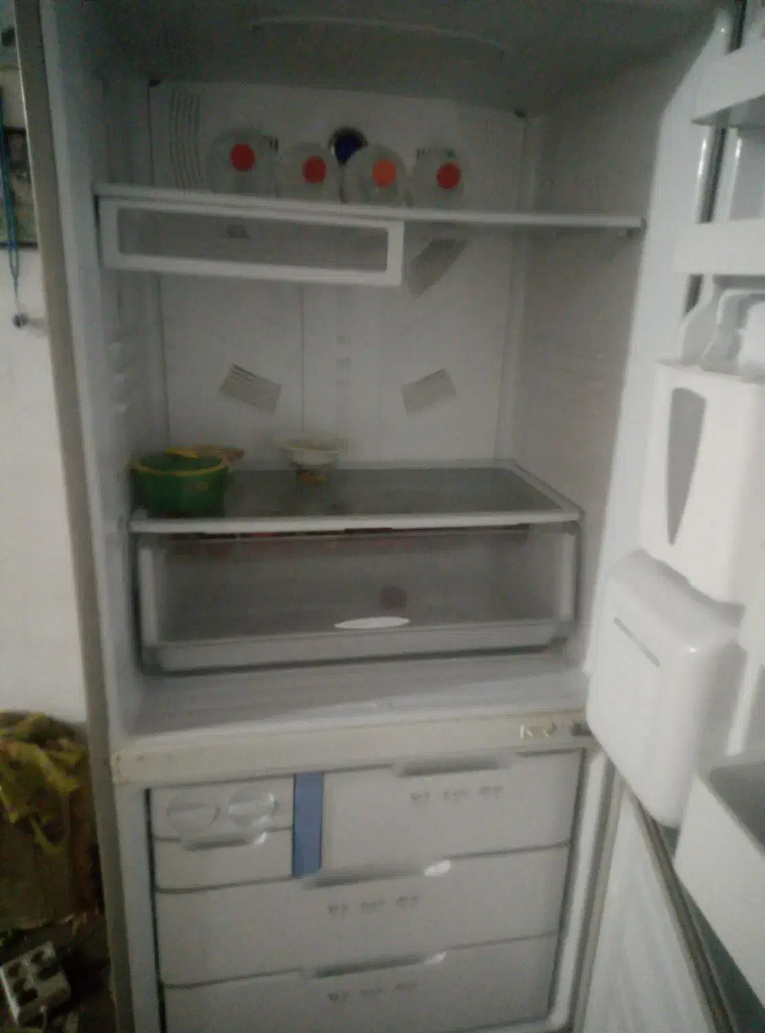 فروش یک عدد یخچال فریزر کاملا سالم|یخچال و فریزر|میناب, |دیوار