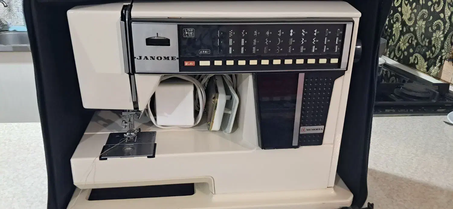 چرخ خیاطی ژانومه ۲۰۰۱. در حد آک|چرخ خیاطی و ریسندگی|امیدیه, |دیوار