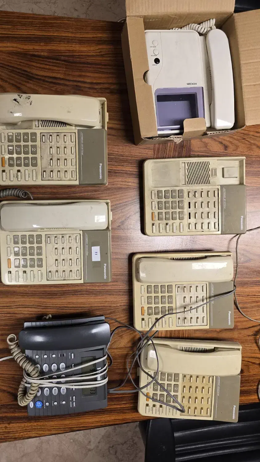 سانترال ۳ خط به ۶ ( با تعدادی تلفن)|تلفن رومیزی|تهران, پاسداران|دیوار