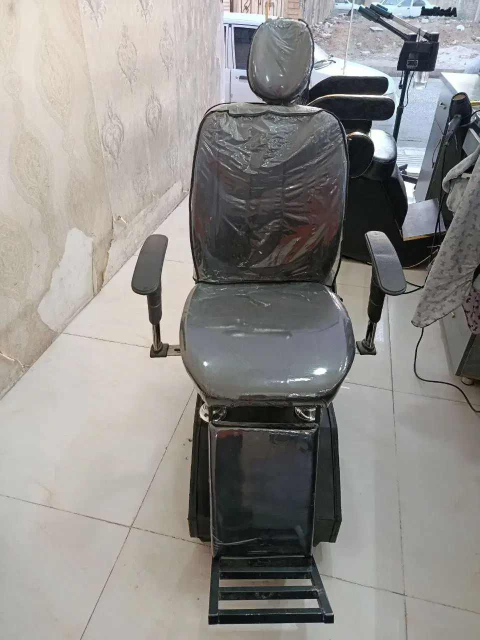 صندلی آرایشگاه مردانه|آرایشگاه و سالنهای زیبایی|شاهدشهر, |دیوار