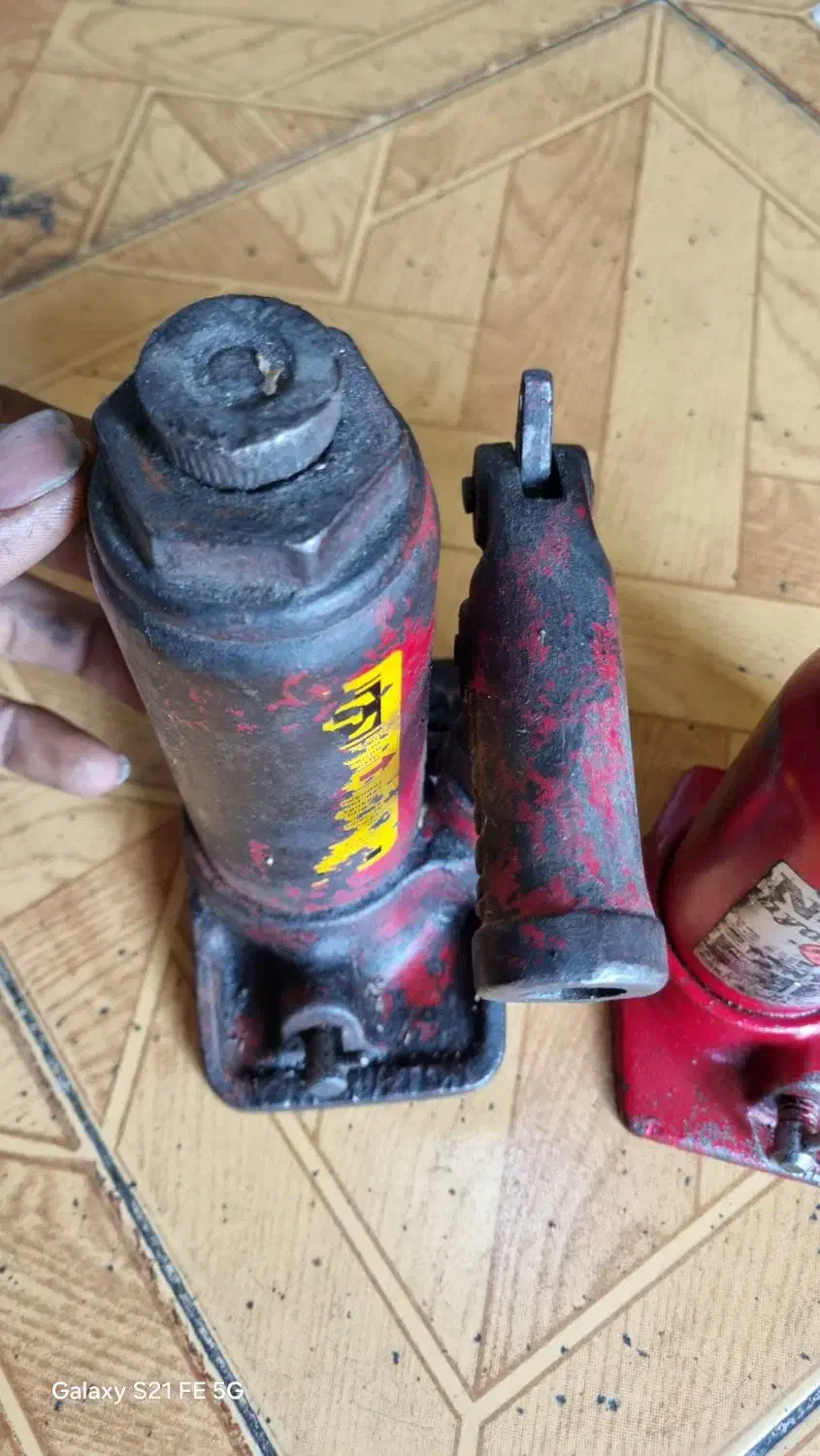 جک روغنی ماشین سواری سوئدی و باربند پژو|قطعات یدکی و لوازم جانبی|قزوین, |دیوار