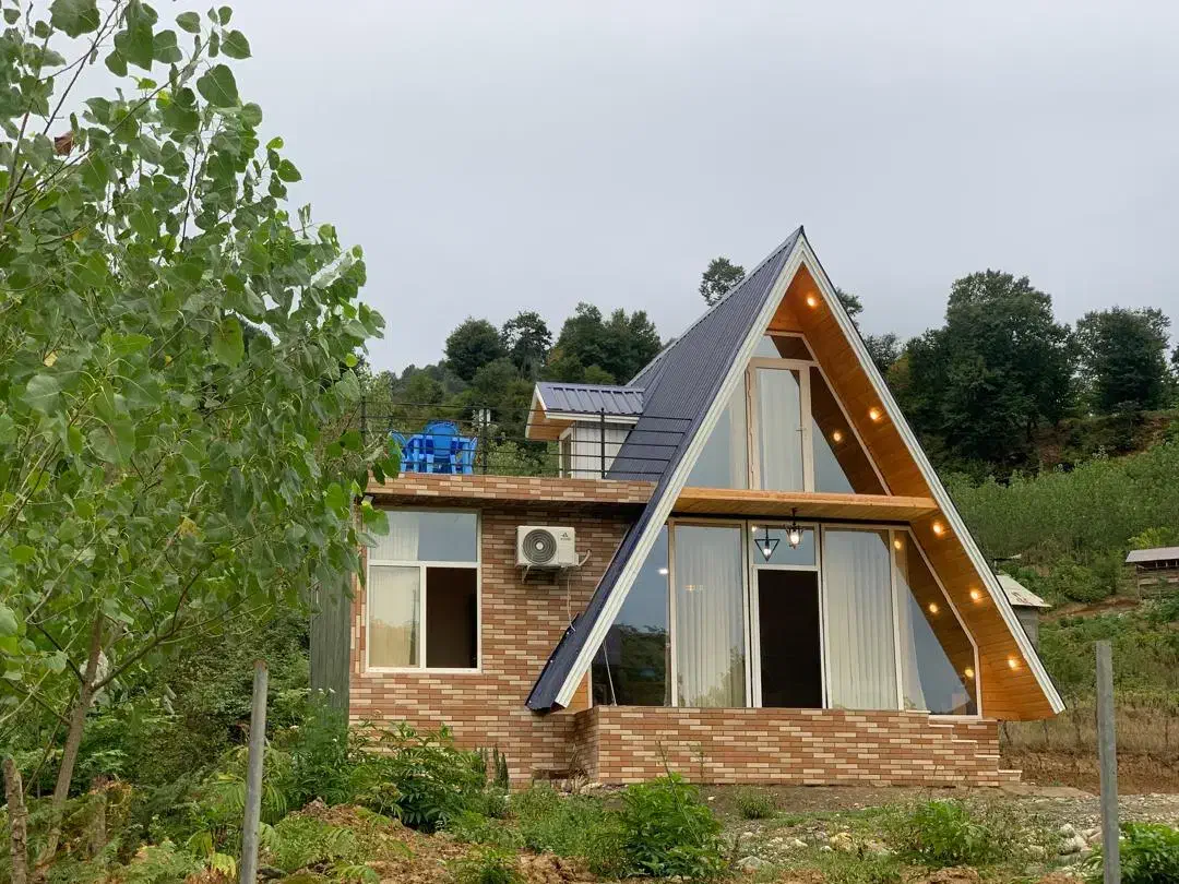 کلبه سویسی سه خواب جنگلی واقعی در دل طبیعت|اجارهٔ کوتاهمدت ویلا و باغ|ماسال, |دیوار