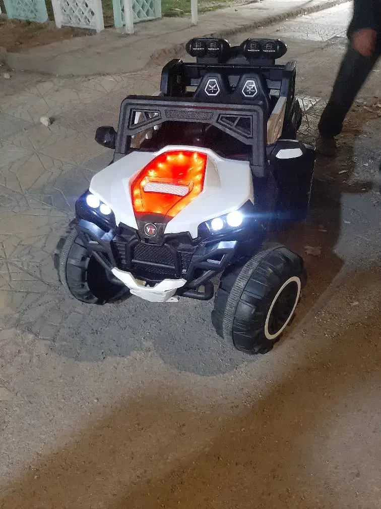 ماشین شارژی 4موتوره وارداتی|اسباببازی بچه|آبادان, |دیوار