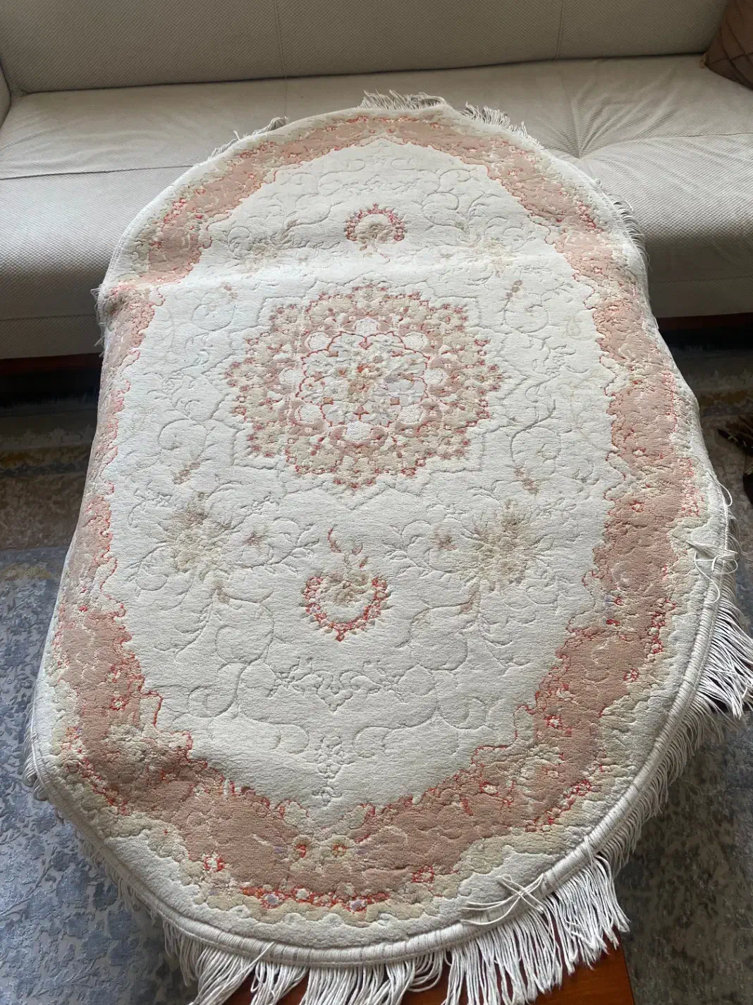 فرش بیضی گل برجسته ی ابریشم|فرش|فردیس, شهرک ۱۱۰|دیوار