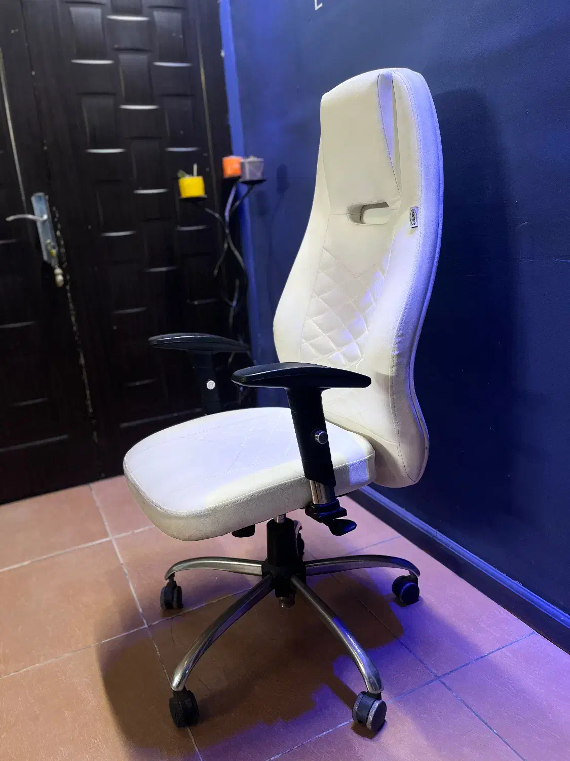 صندلی چرخدار|صندلی و نیمکت|رامسر, |دیوار