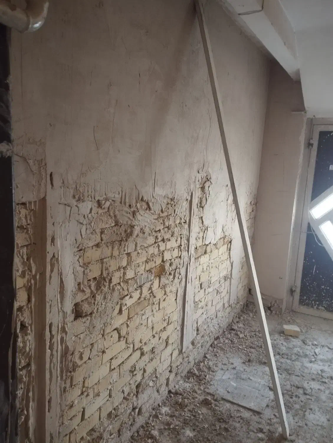 گچکاری لکه گیری خرده کاری دیوارگچی|خدمات پیشه و مهارت|مشهد, موسوی قوچانی|دیوار