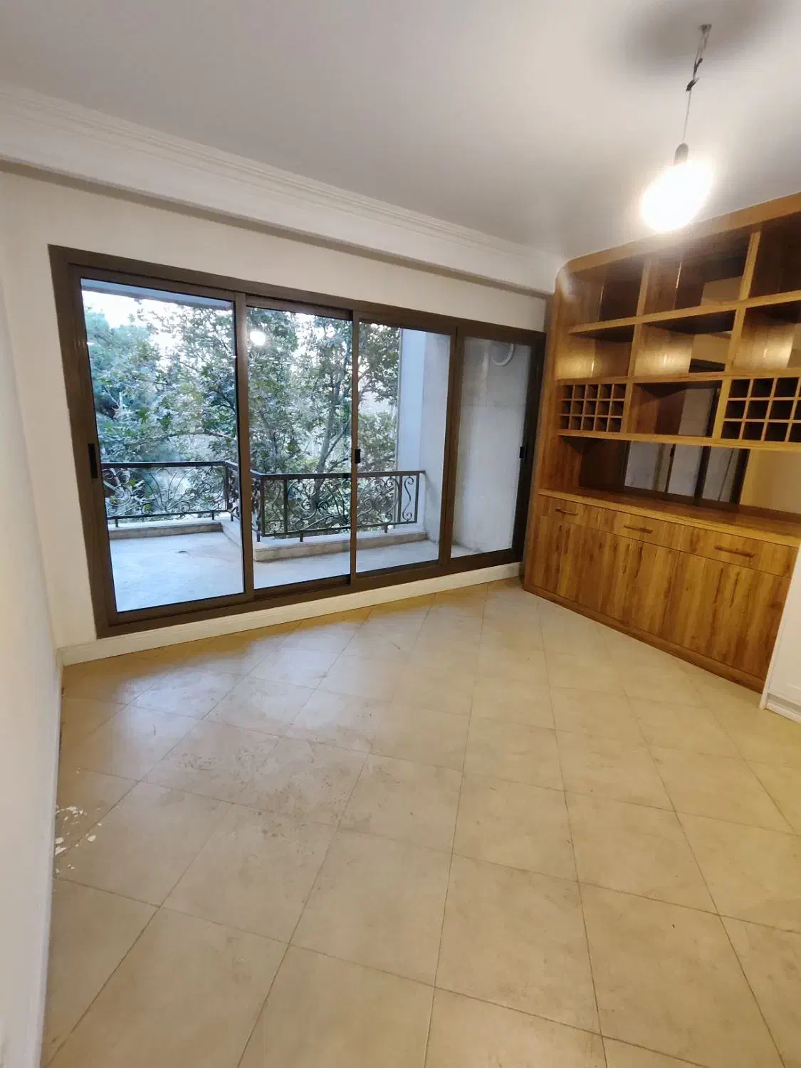 فرشته/420م 4خ+تراس وسیع/بهترین لوکیشن/قیمت اکازیون