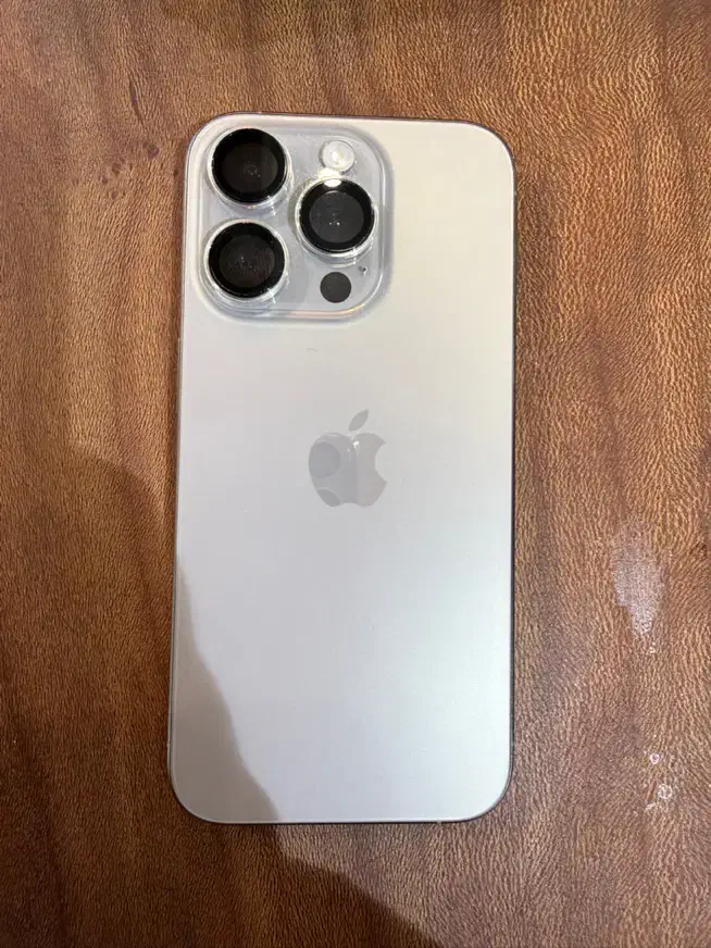 ۱۵ پرو|موبایل|تهران, باغ خزانه|دیوار