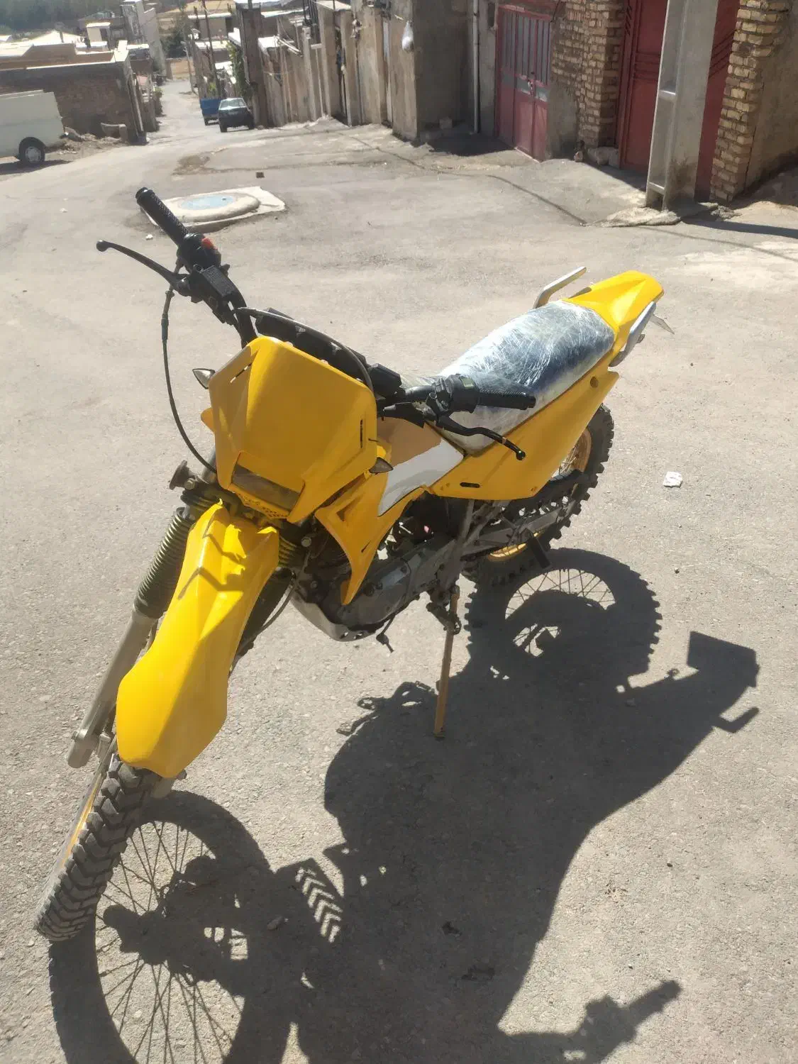 تریل روان|موتورسیکلت|کنگاور, |دیوار