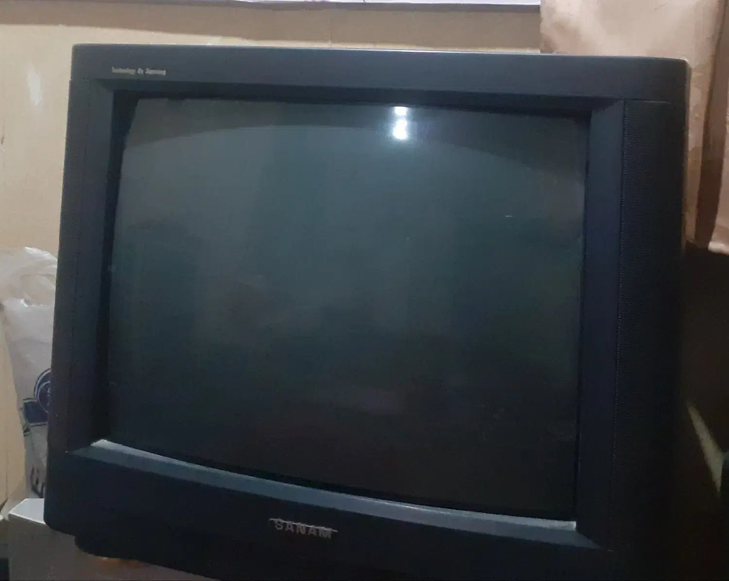 سینک تک قلو و تلویزیون رنگی قدیمی|آب‌چکان و نظم‌دهنده ظروف|اهواز, نادری|دیوار