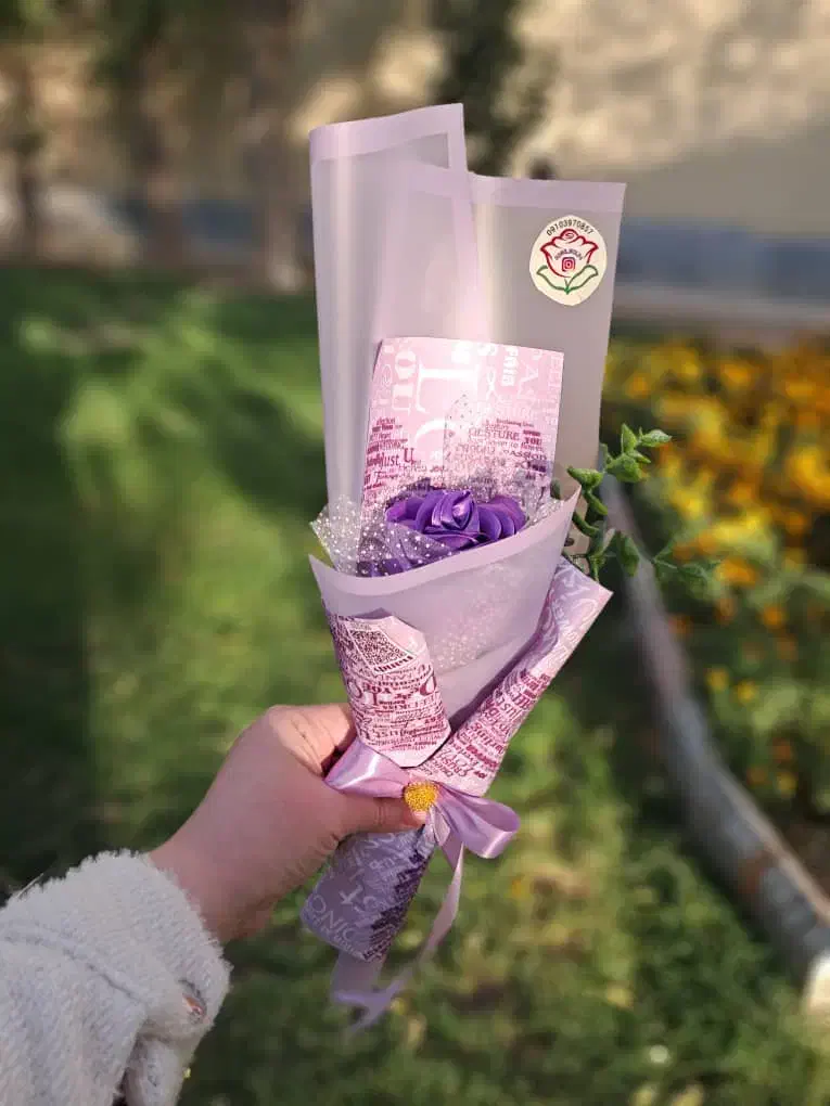 تک شاخه گل برای روز دختر|گل مصنوعی|شهرکرد, |دیوار