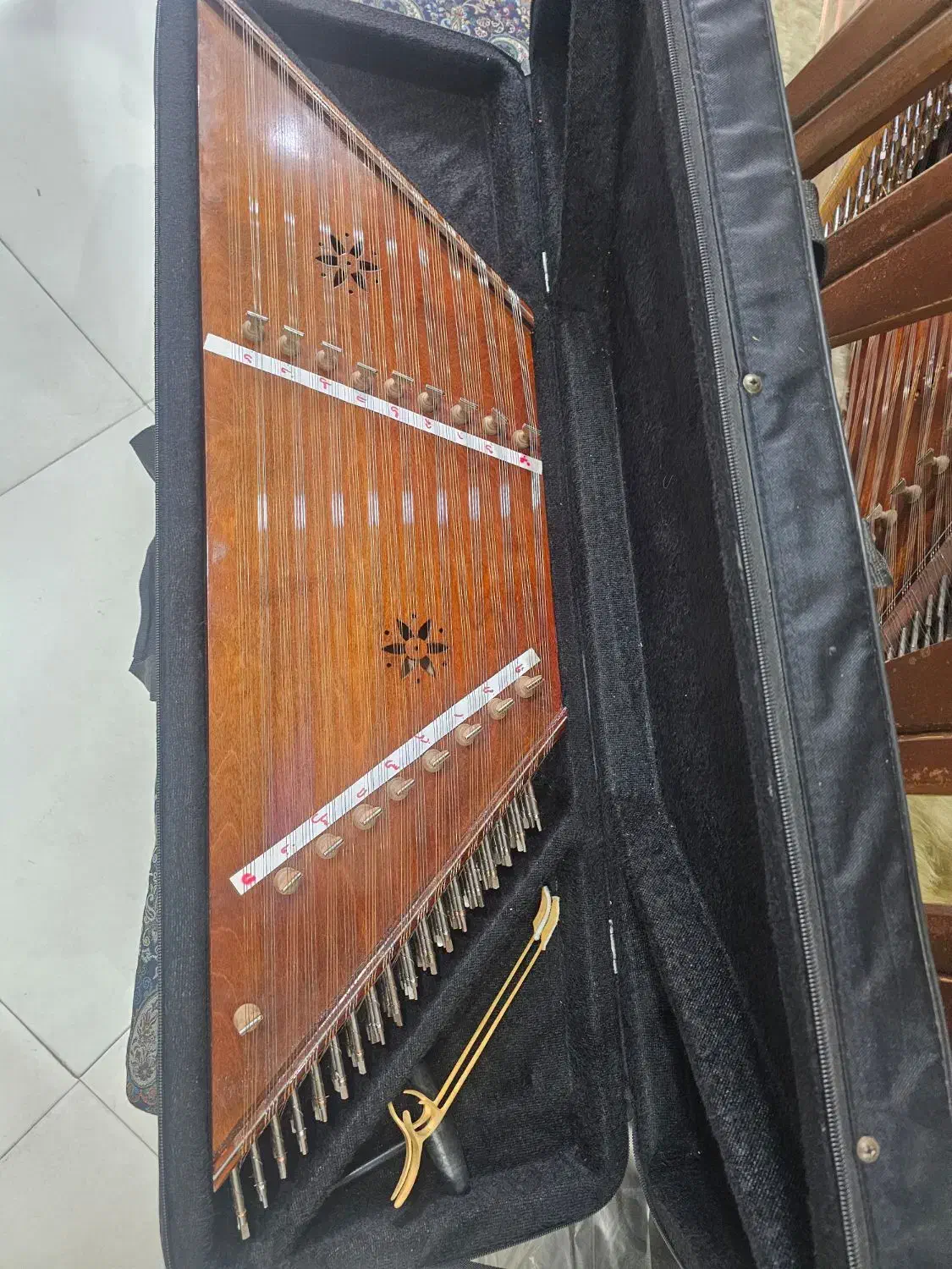 سنتور با چوب گردو|سازهای سنتی|یزد, |دیوار