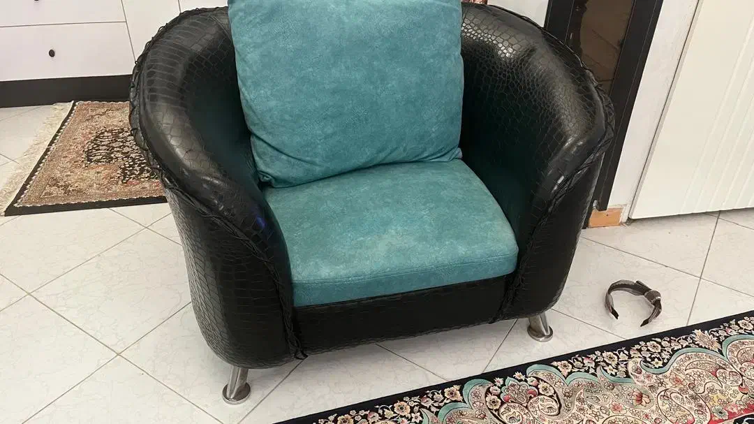 مبل چرم|مبلمان خانگی و میز عسلی|رشت, معلم|دیوار