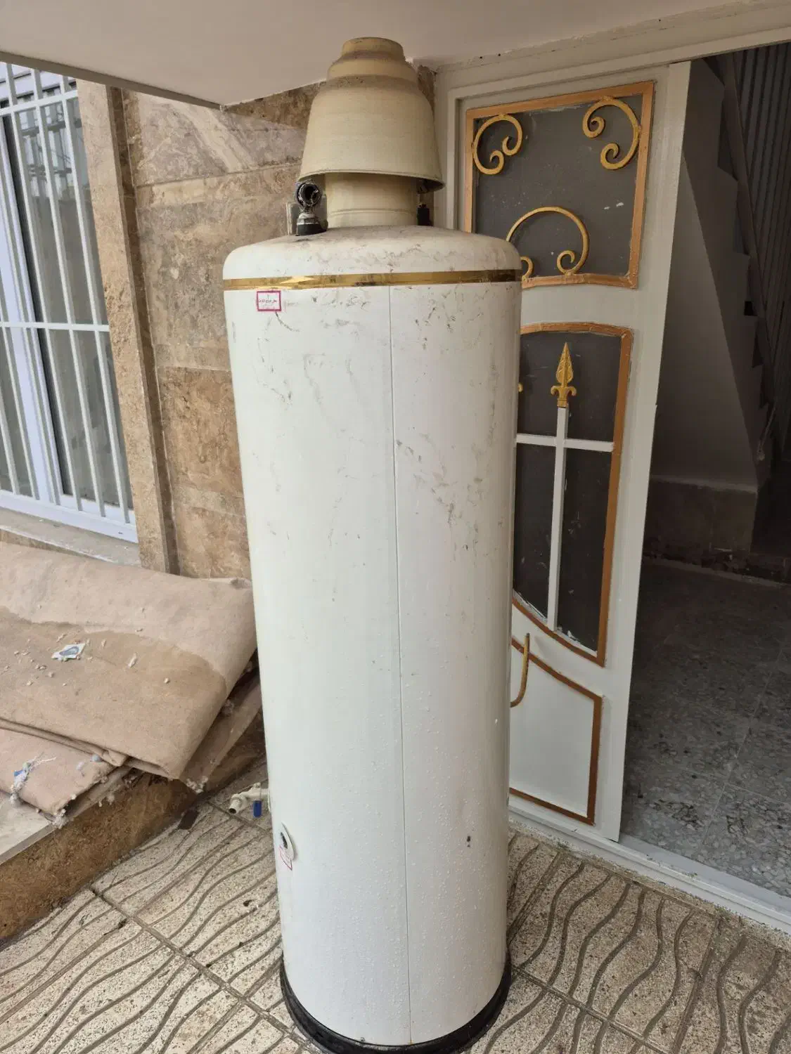 تعدادی آبگرمکن|آبگرمکن، پکیج، شوفاژ|بشاریات, |دیوار