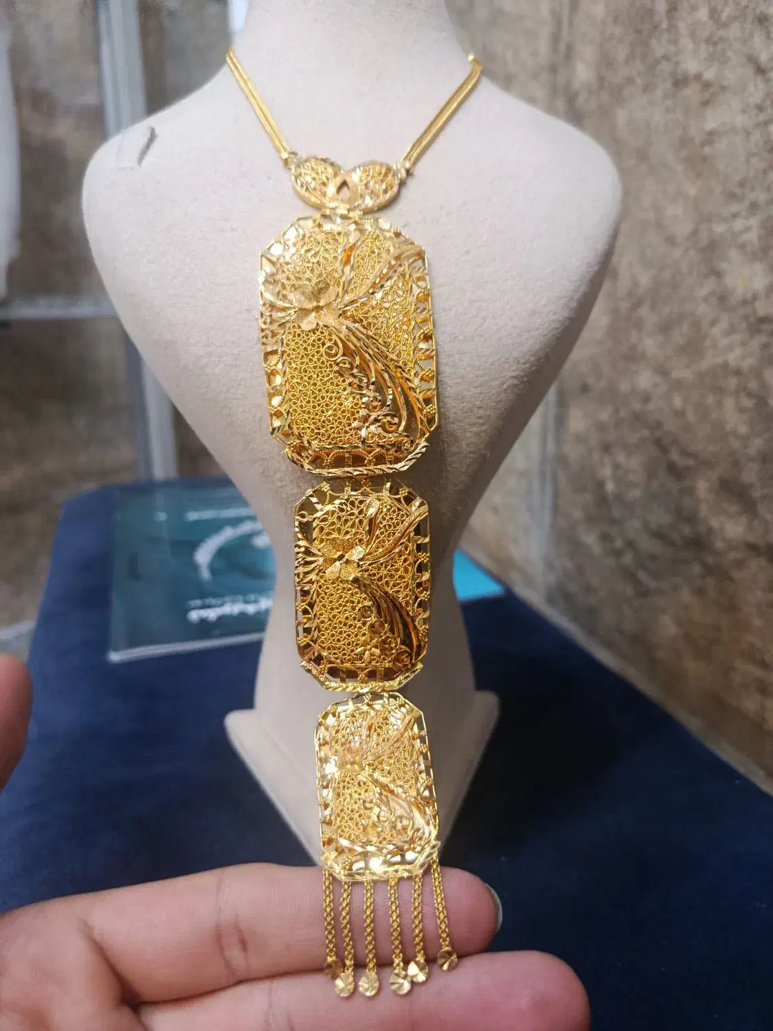 النگو و گردنی پلاک|جواهرات|شیراز, ملاصدرا|دیوار