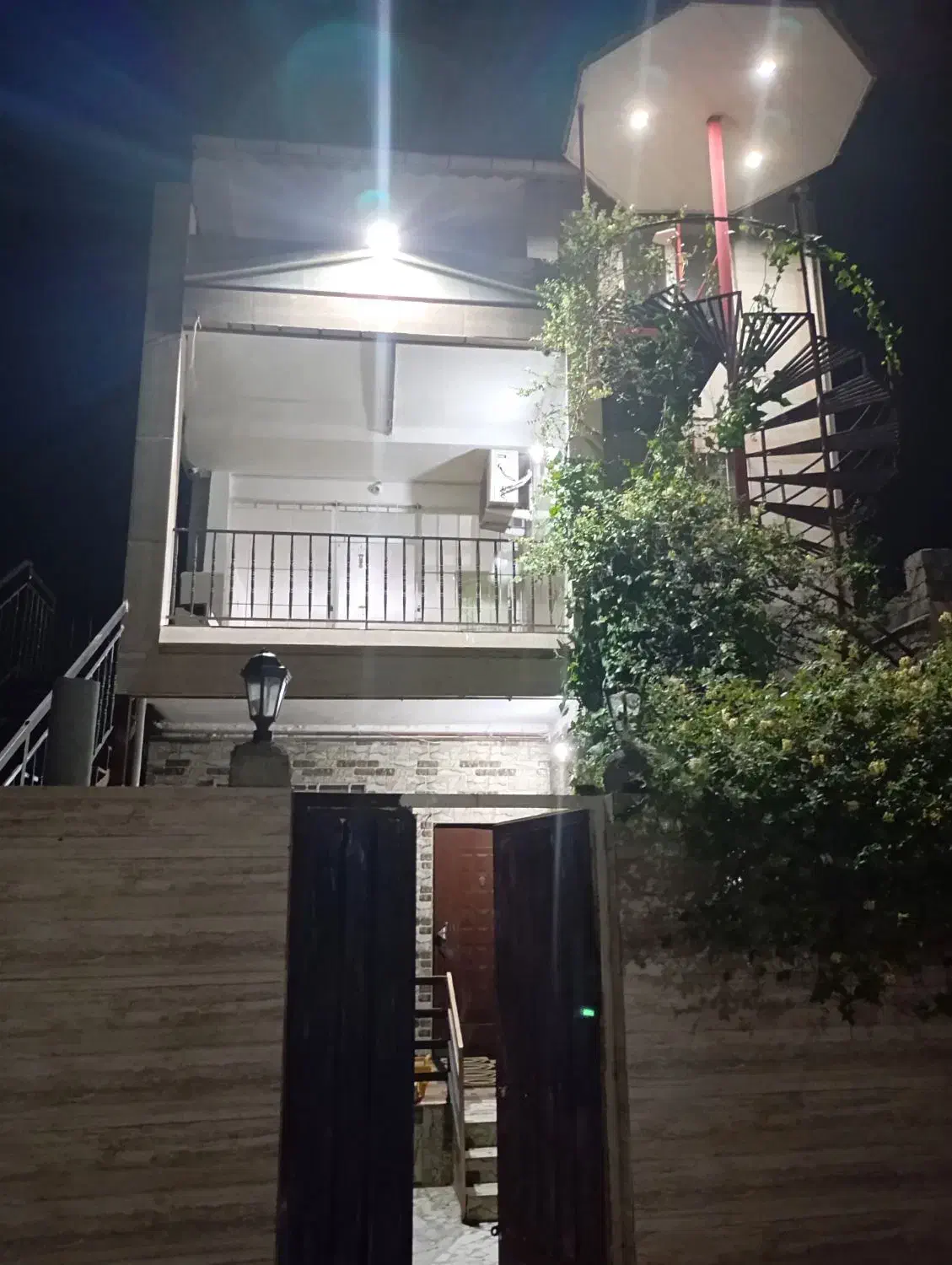 اجاره ویلا سالیانه روزانه وساعتی گیلان چمخاله|اجارهٔ کوتاهمدت ویلا و باغ|چاف و چمخاله, |دیوار