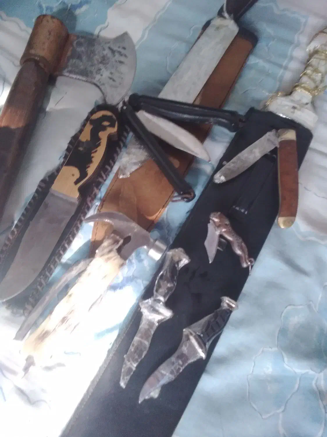 چاقوهای کلکسیونی زینتی|کلکسیون اشیاء عتیقه|آمل, |دیوار