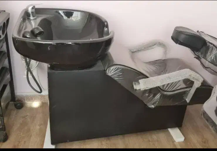 فروش میز ناخن کار ومیز منشی وسرشور... در حد نو|آرایشگاه و سالنهای زیبایی|تهران, سعادتآباد|دیوار