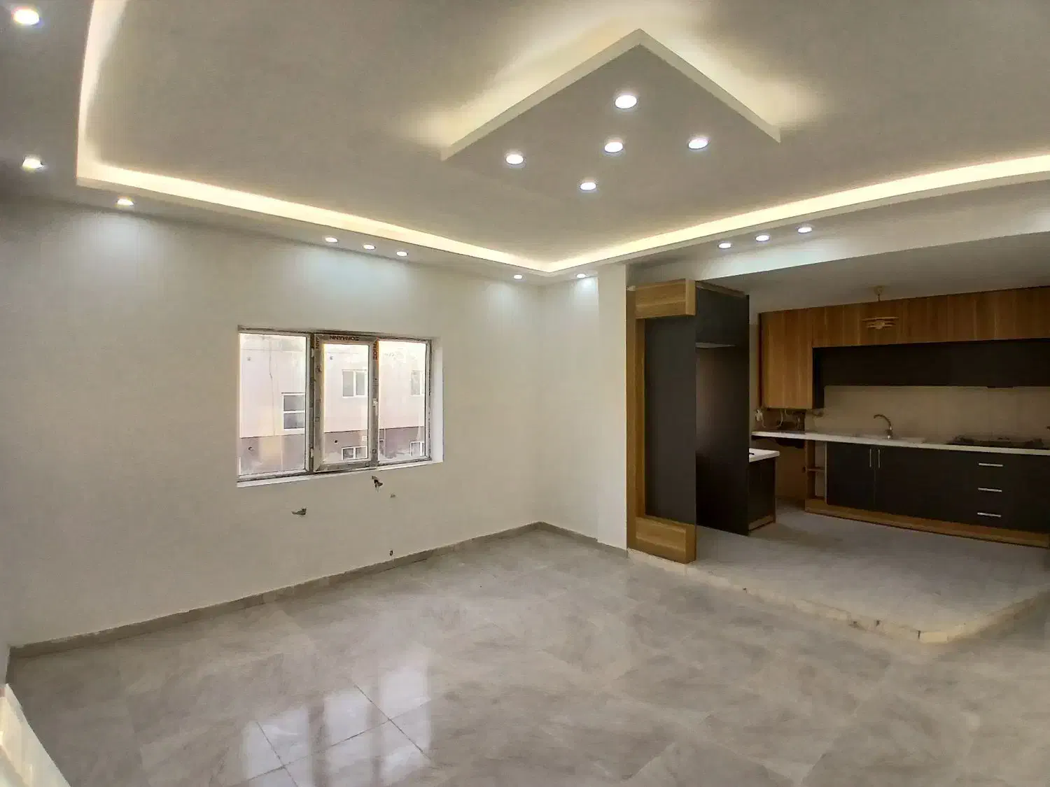 ابریشم۹۰متری/ چسب مرکز خرید پانیسان(املاک سهیل)|فروش آپارتمان|چهارباغ, |دیوار