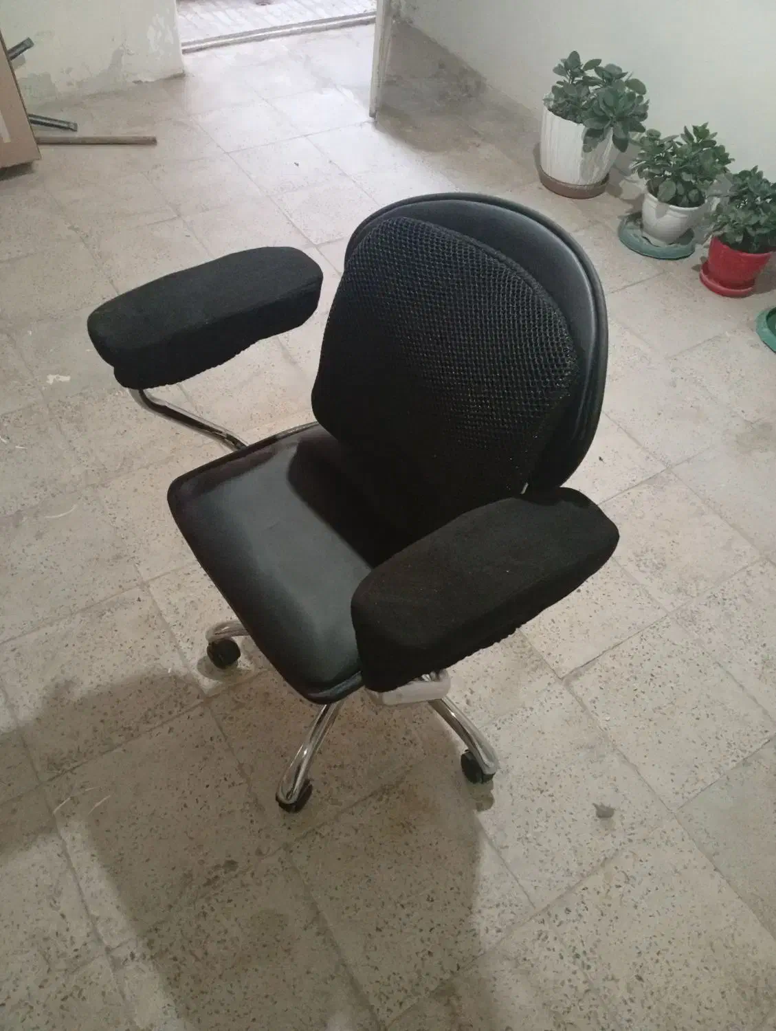 صندلی چرخ دار به همراه پد طبی زیر دست و پشتی طبی|صندلی و نیمکت|هشتگرد, مدرس|دیوار