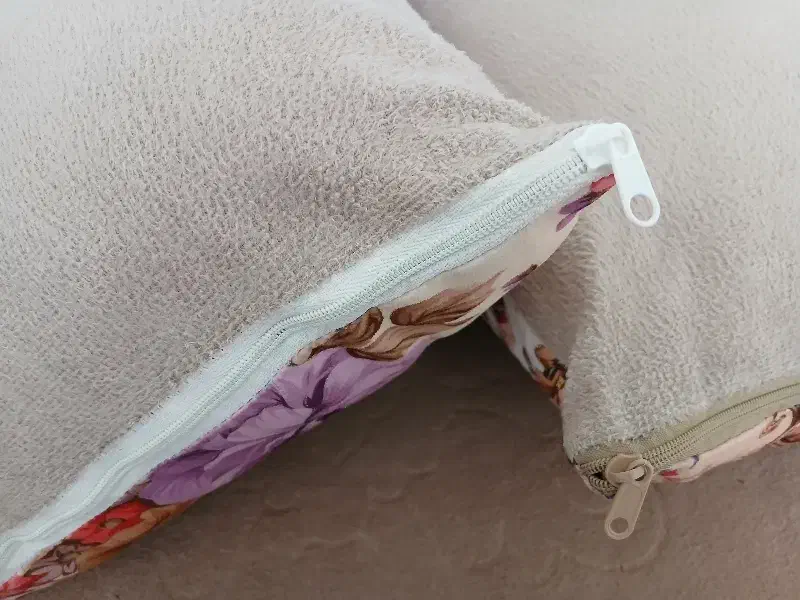 بالش|رختخواب، بالش، پتو|شاهین دژ, |دیوار