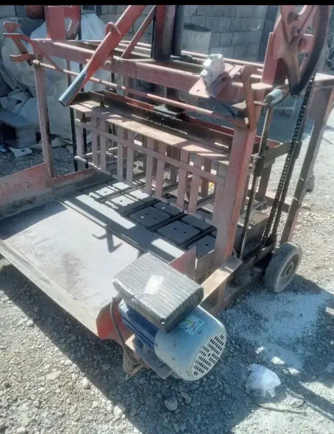 دستگاه بلوکه زنی ۵تایی درحد کم کار|ماشین‌آلات صنعتی|شاندیز, |دیوار