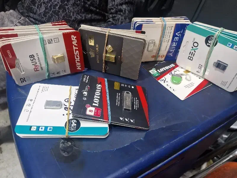 فلش مموری و انتقال آهنگ|قطعات و لوازم جانبی رایانه|اصفهان, نقش جهان|دیوار