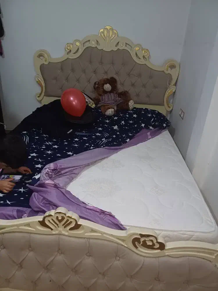 تخت خواب همراه تشک و میزآرایش|تخت و صندلی بچه|کوهدشت, |دیوار