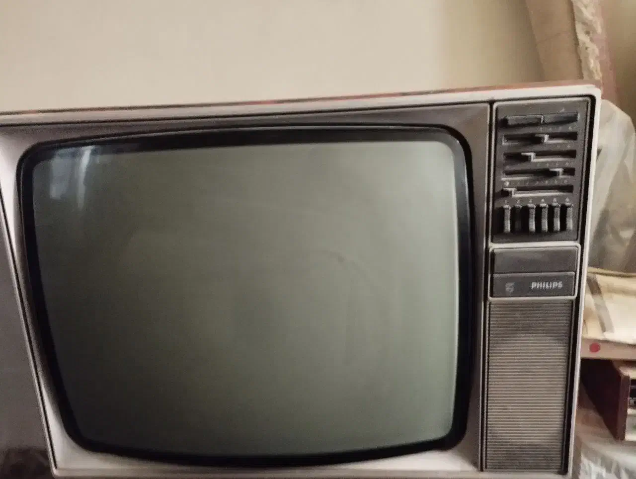 تلویزیون و رادیو ظبط قدیمی|کلکسیون اشیاء عتیقه|سبزوار, ولیعصر (نجار آباد)|دیوار