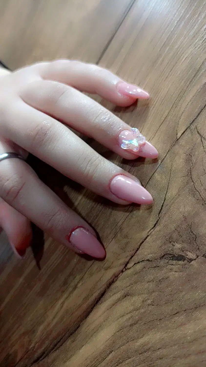 کاشت ناخن|خدمات آرایشگری و زیبایی|باسمنج, |دیوار