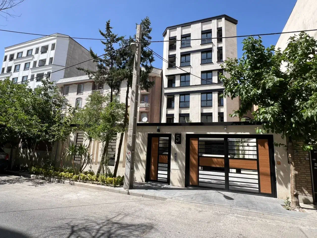 ۷۵ متر کلید نخورده ۱۰ واحدی فردوس غرب