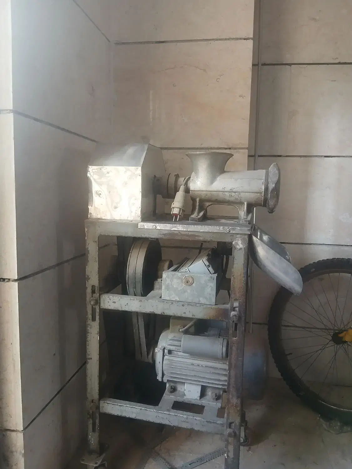 چرخ گوشت|خردکن، آسیاب، غذاساز|همدان, |دیوار