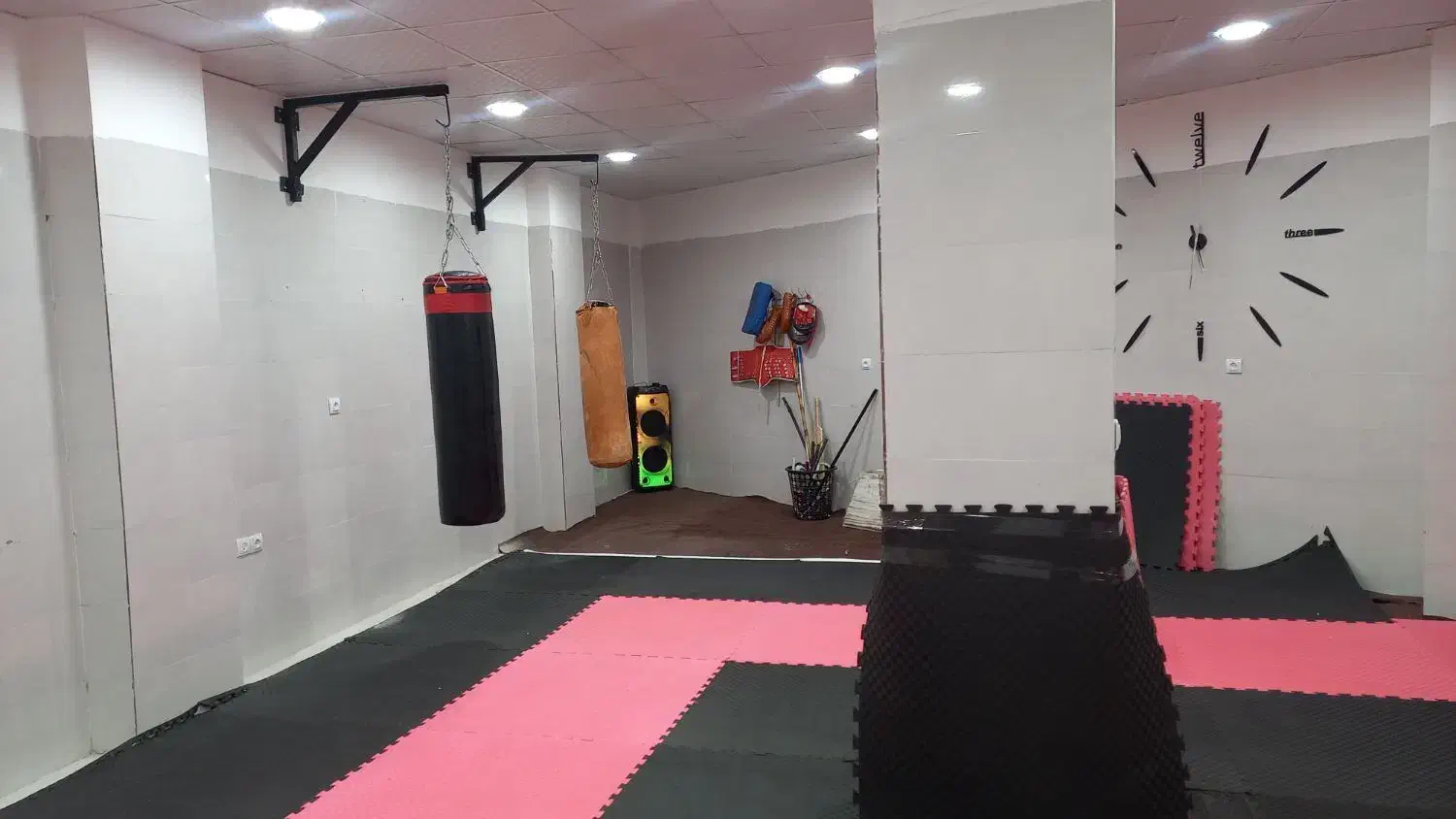 اجاره سانس باشگاه یوگاه ایروبیک|اجارهٔ کوتاهمدت دفتر کار و فضای آموزشی|بم, |دیوار