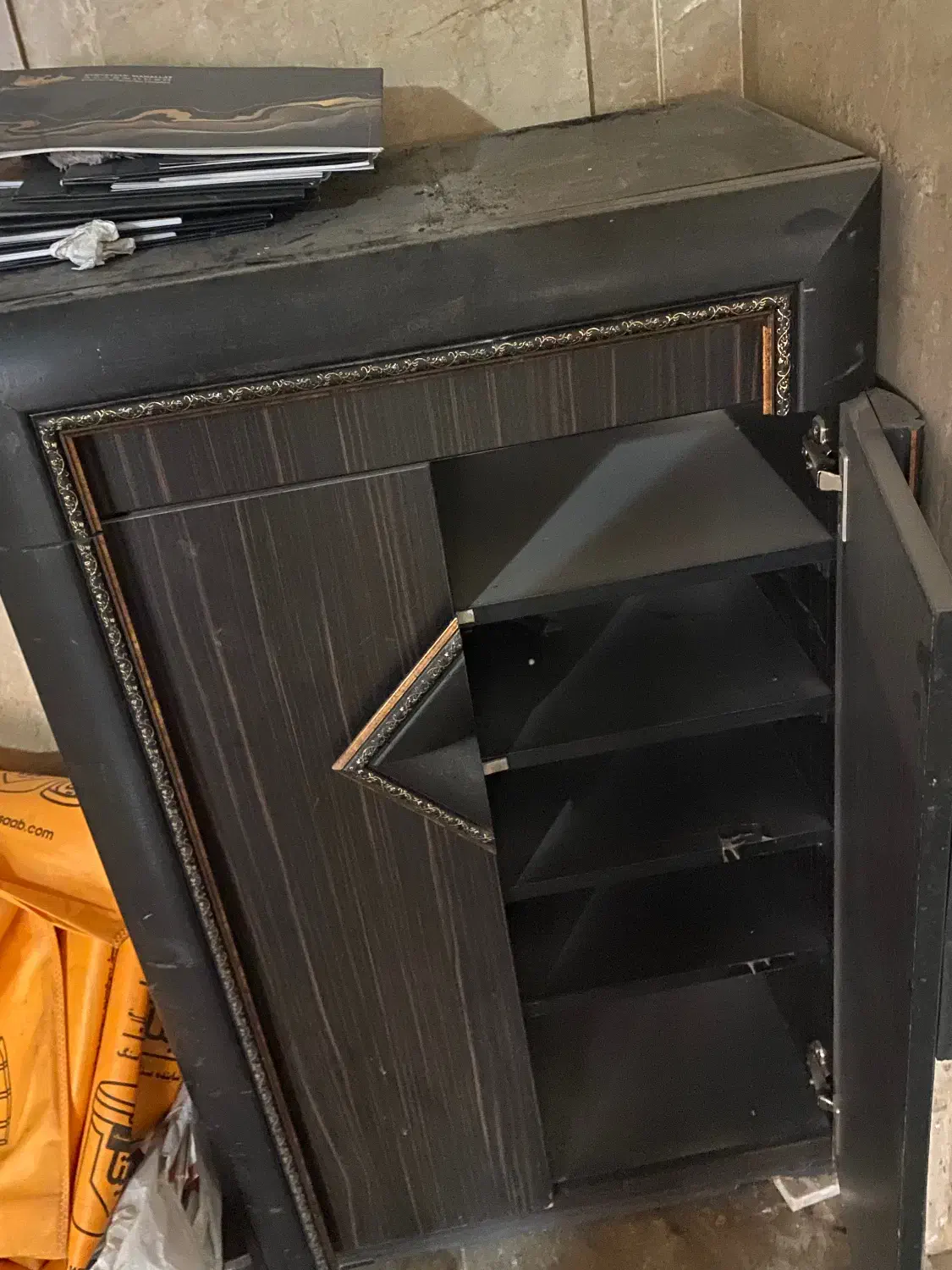 جاکفشی|جاکفشی، کمد، دراور|قم, صفائیه|دیوار