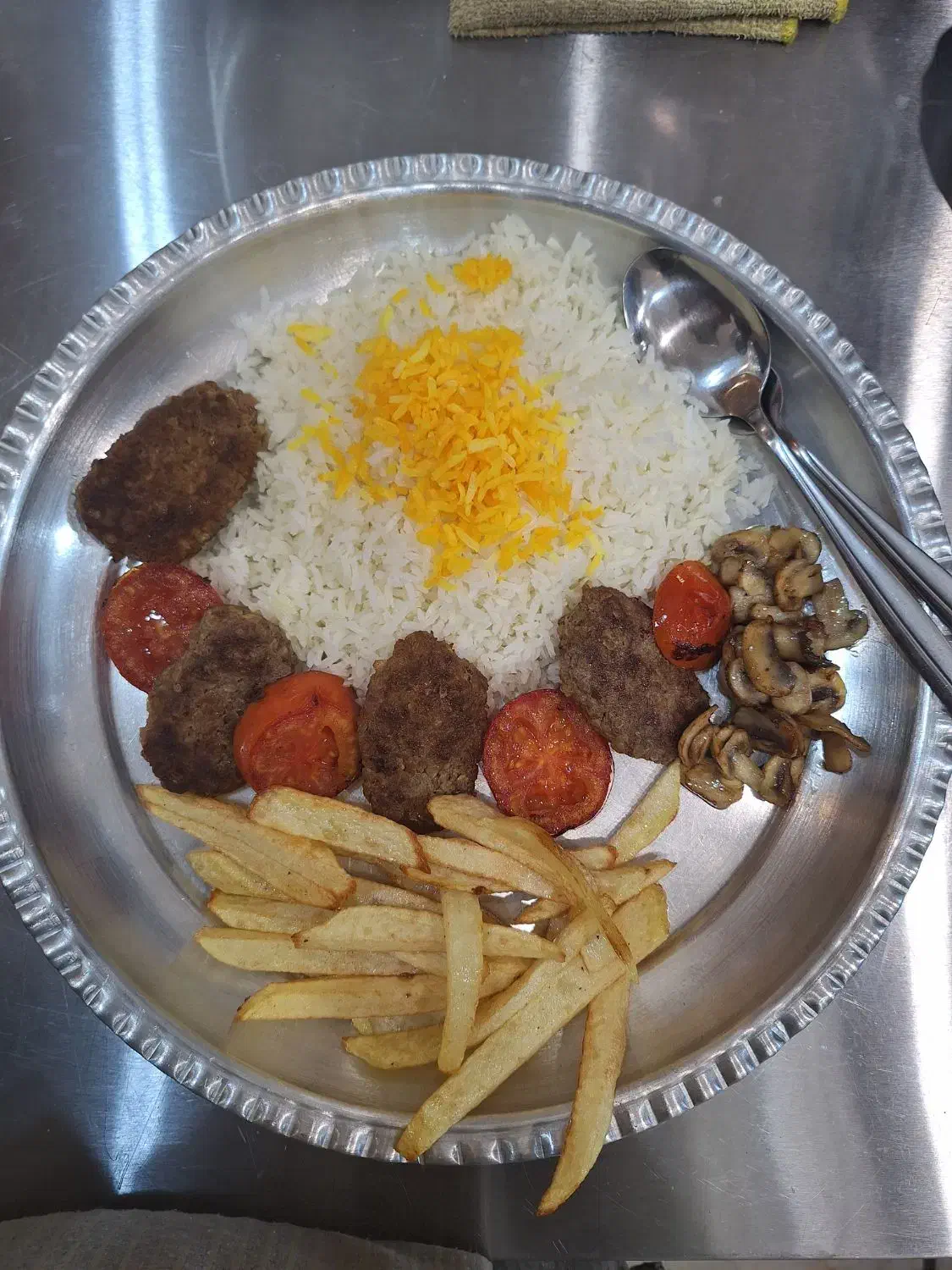 کارگر ساده یا کمک آشپز|استخدام خدمات فروشگاه و رستوران|تهران, علم و صنعت|دیوار