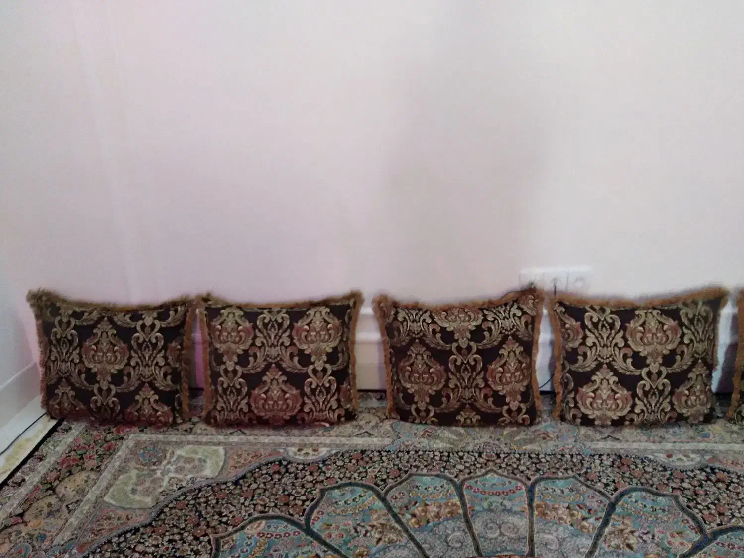 روبالشتی|رختخواب، بالش، پتو|خورموج, |دیوار