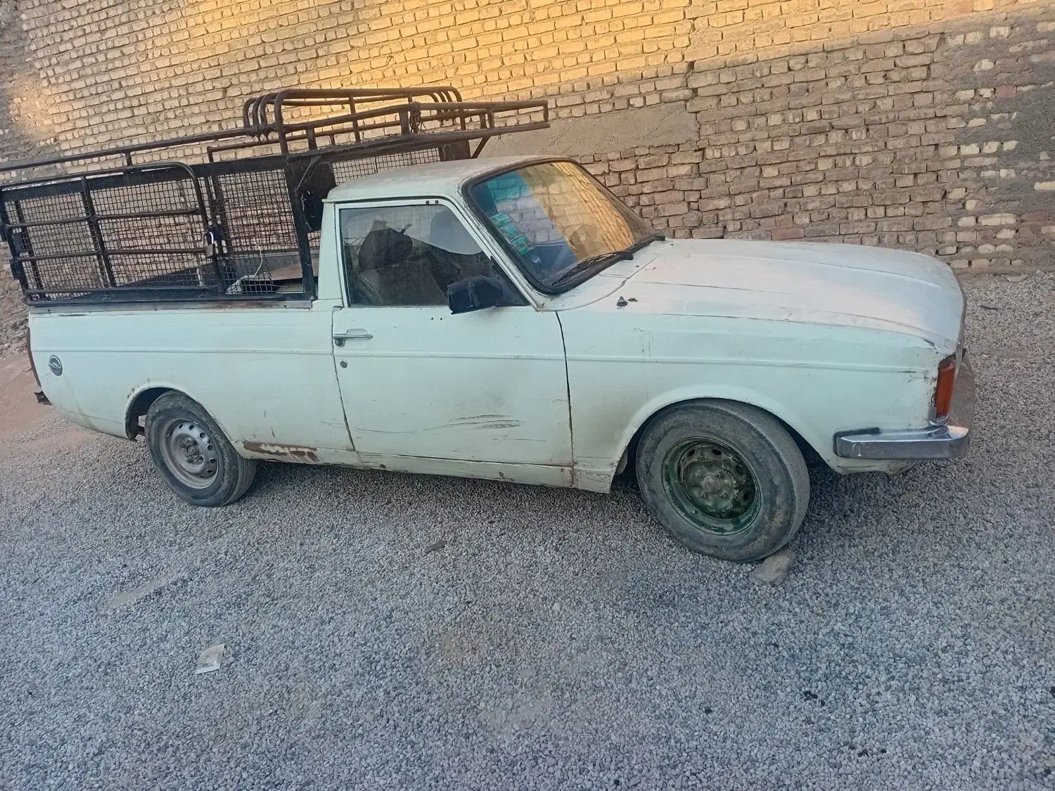 وانت پیکان مدل ۸۱ سفید|خودرو سواری و وانت|خمینیشهر, |دیوار