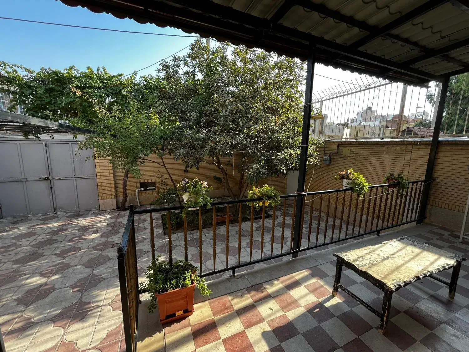 منزل  مبله حیات دار دربست پاسداران صدرا|اجارهٔ کوتاه‌مدت آپارتمان و سوئیت|صدرا-فارس, فاز ۱|دیوار