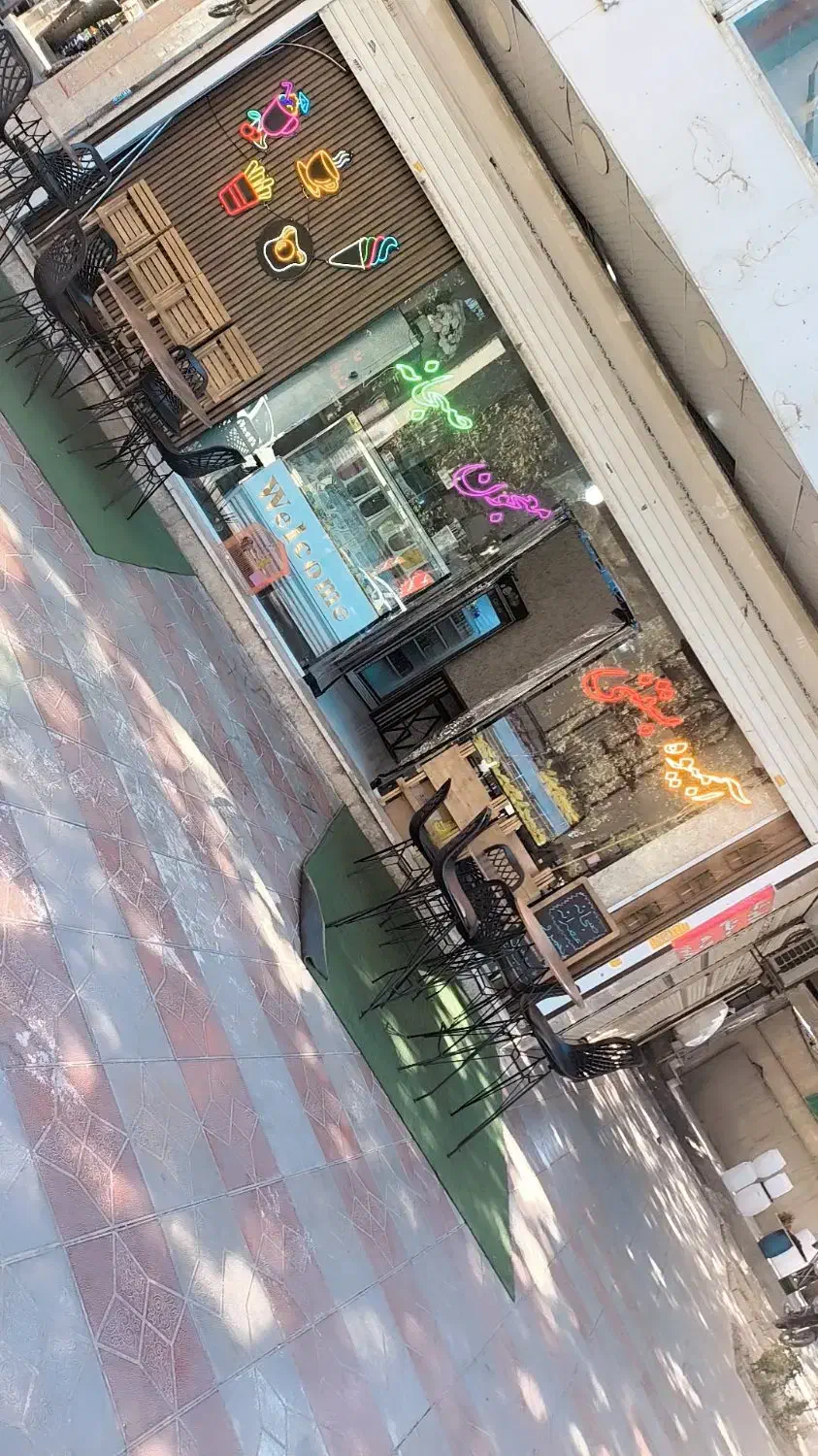 مقداری وسایل آبمیوه و بستنی به فروش می‌رسد|کافی‌شاپ و رستوران|کرج, حسین‌آباد|دیوار